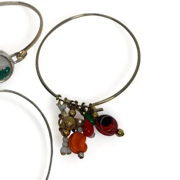 Lot of 8 Assorted Silver Tone Charm Bracelets Expandable - Picture 5 of 11